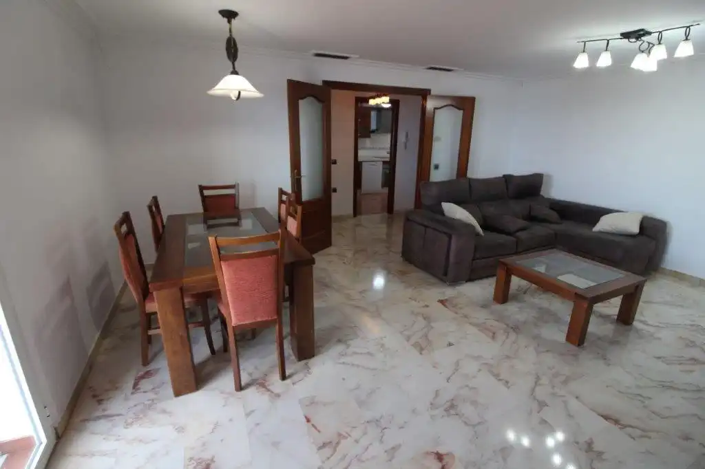 Sala de estar de Piso en venta en Benalmádena con Aire acondicionado, Terraza y Amueblado
