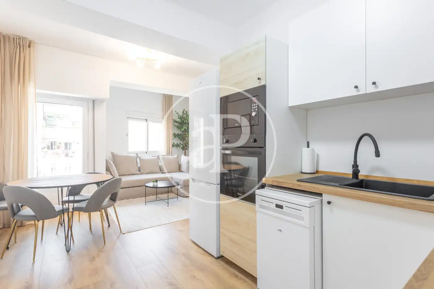 Flat for rent in Carrer de la Marina, Fort Pienc