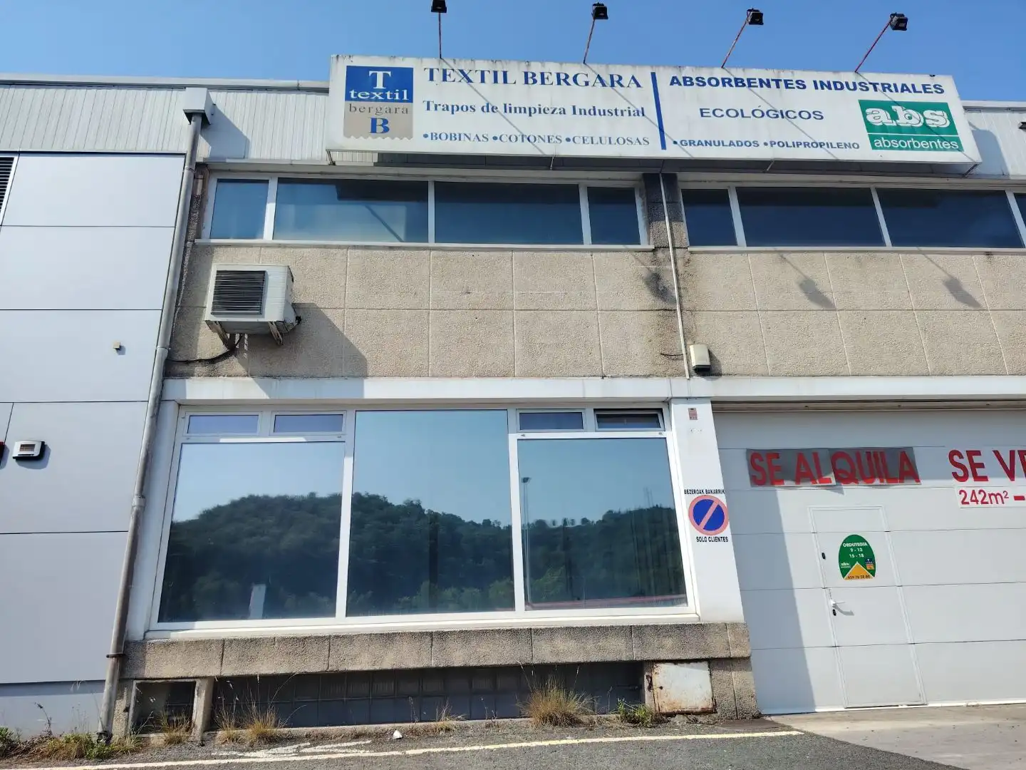 Exterior view of Office for rent in Bergara  with Air Conditioner and Heating