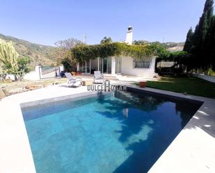 Vista exterior de Casa o xalet en venda en Totalán amb Aire condicionat, Terrassa i Piscina