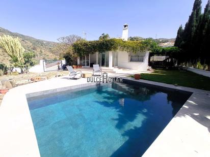 Vista exterior de Casa o xalet en venda en Totalán amb Aire condicionat, Terrassa i Piscina