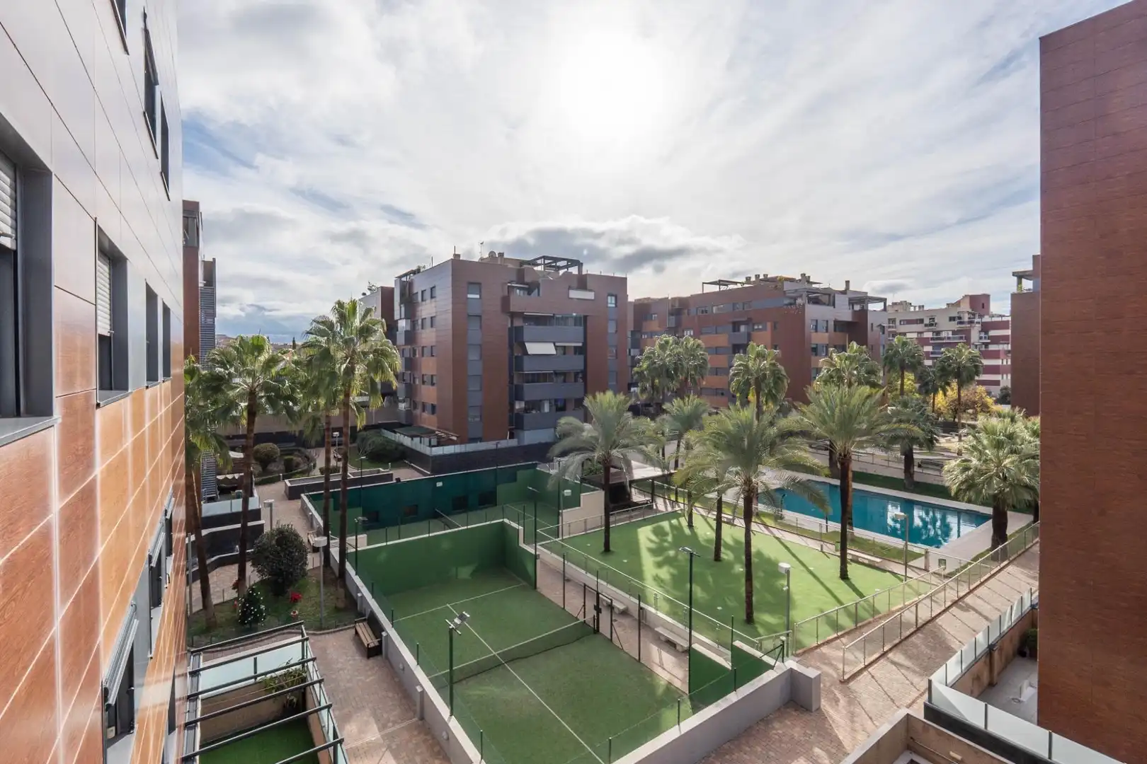Schwimmbecken von Wohnung zum Verkauf in Granada mit Heizung, Privatgarten und Balkon