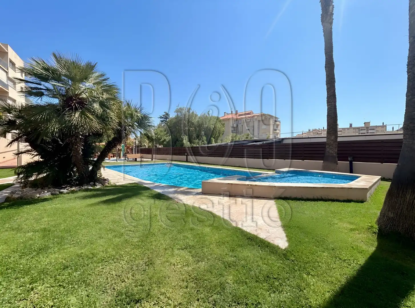 Piscina de Pis en venda en Valls amb Aire condicionat, Calefacció i Terrassa