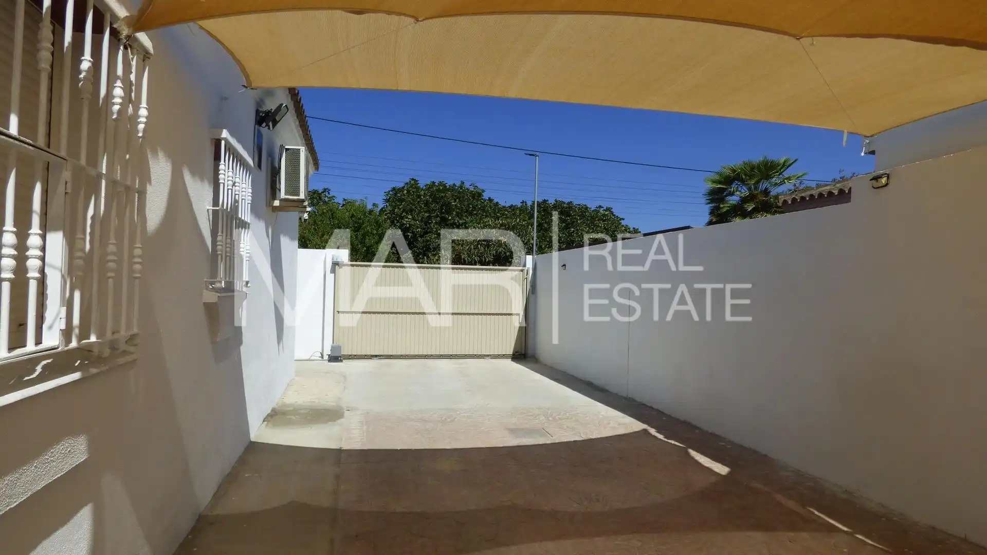 Exterior view of Houses for sale in Chiclana de la Frontera