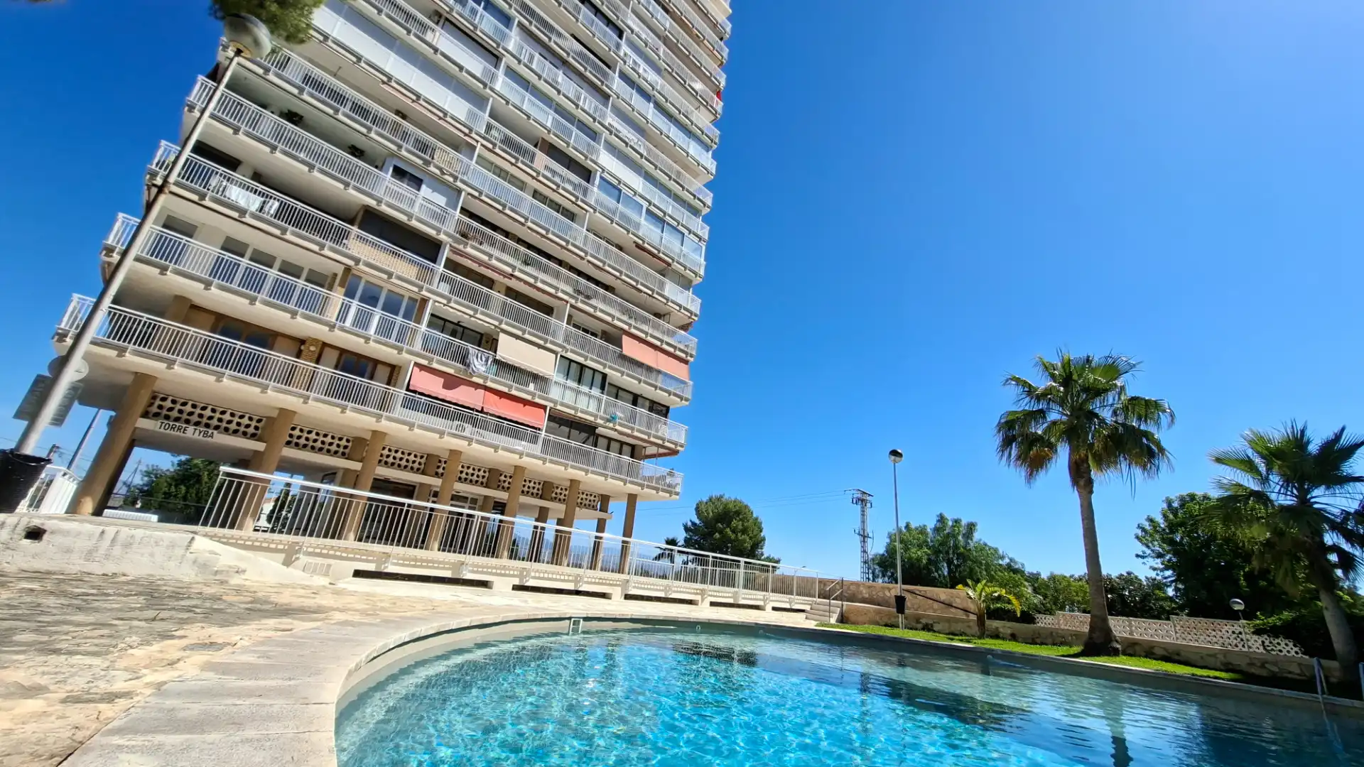 Vista exterior de Pis de lloguer en Alicante / Alacant amb Jardí privat, Terrassa i Piscina