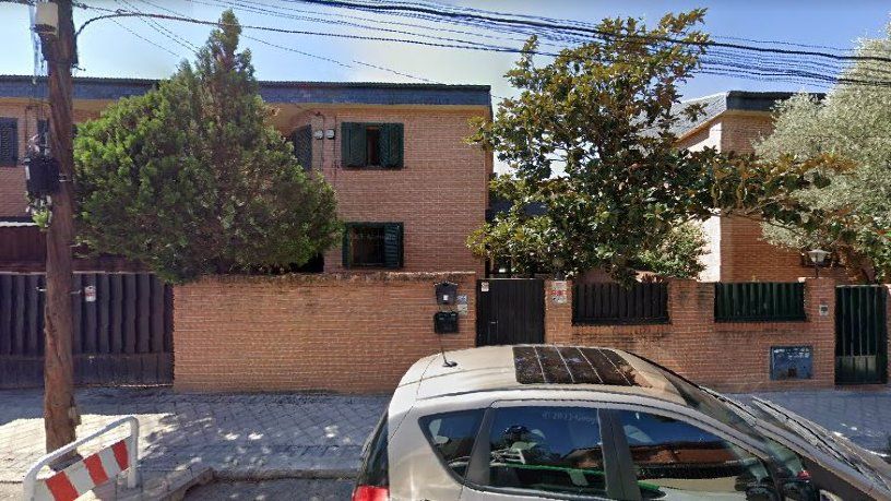 Exterior view of Single-family semi-detached for sale in  Madrid Capital