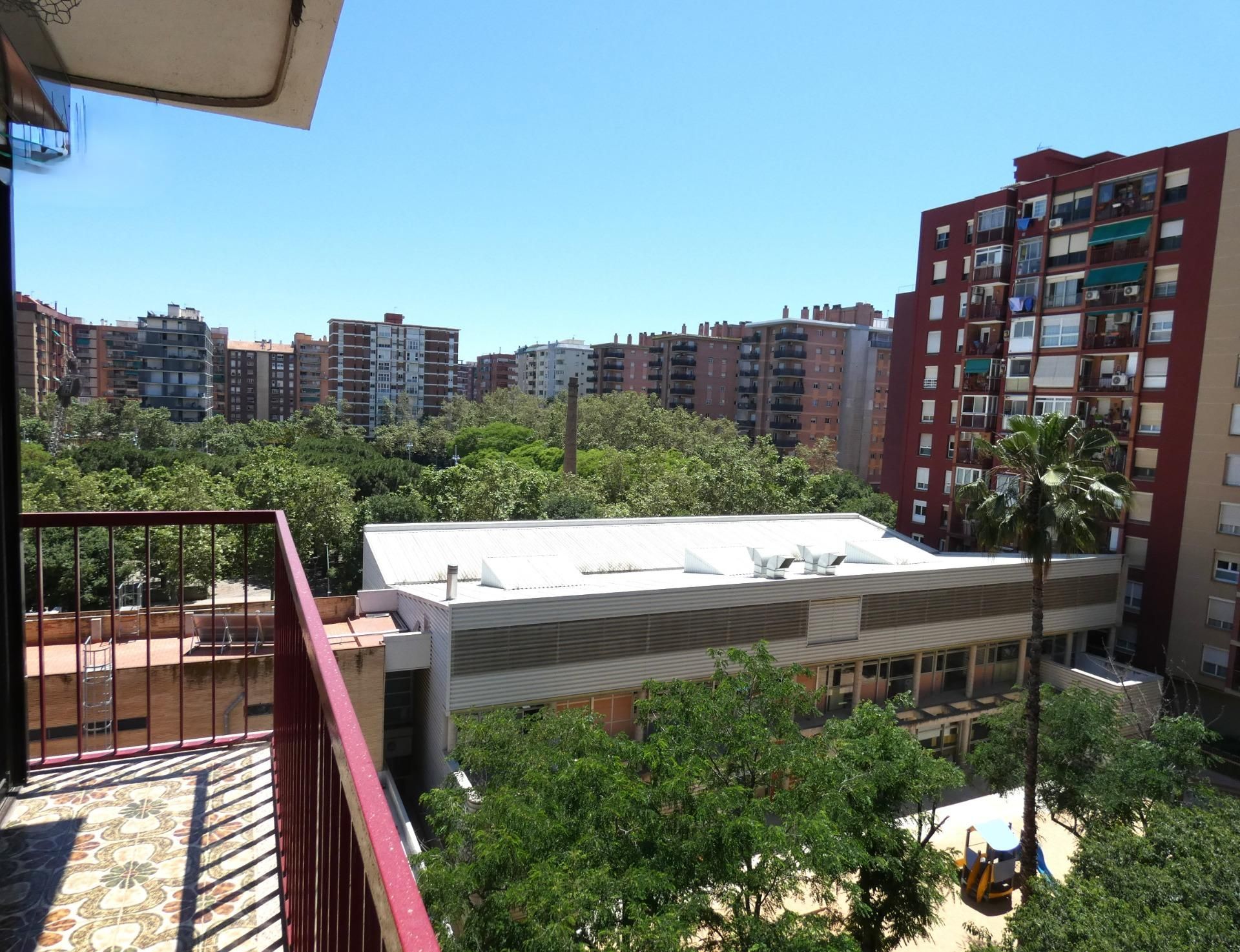 Exterior view of Flat for sale in  Barcelona Capital  with Air Conditioner, Heating and Terrace