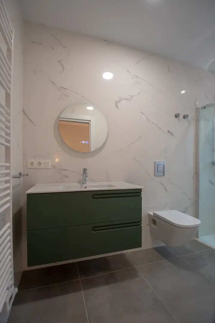 Baño de Piso en venta en Villaviciosa con Calefacción, Terraza y Domótica