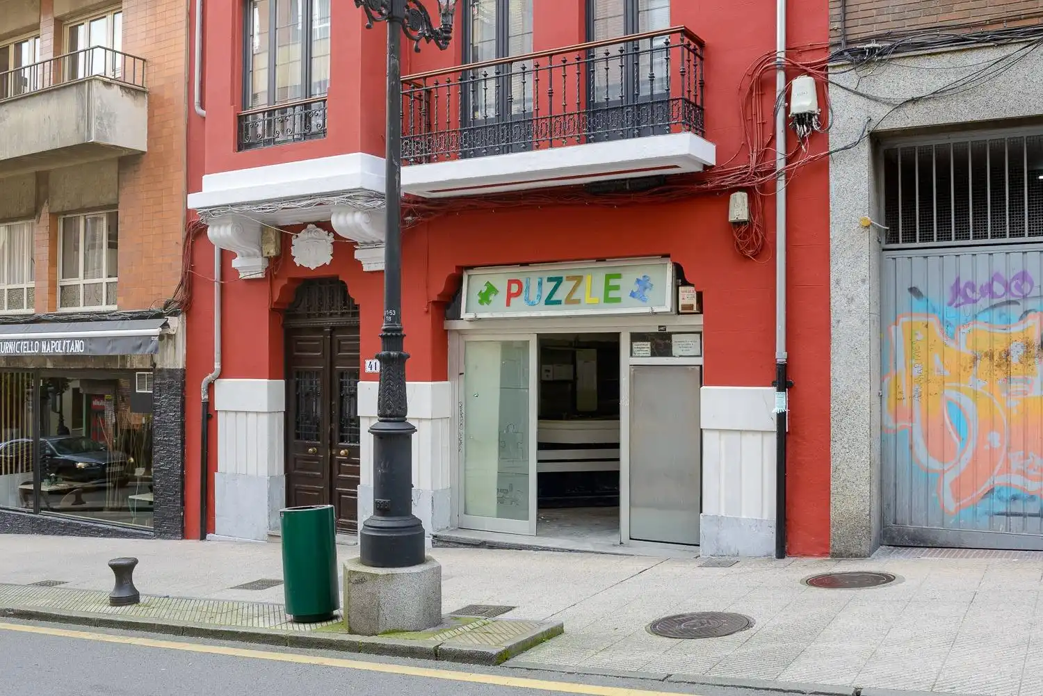 Vista exterior de Local de lloguer en Oviedo 