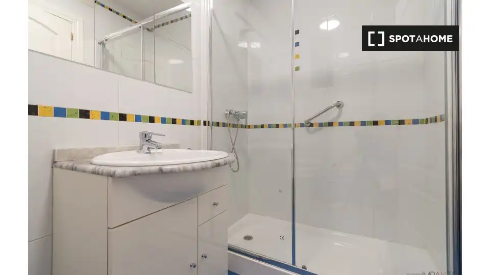 Baño de Piso de alquiler en Madrid con Aire acondicionado, Calefacción y Amueblado