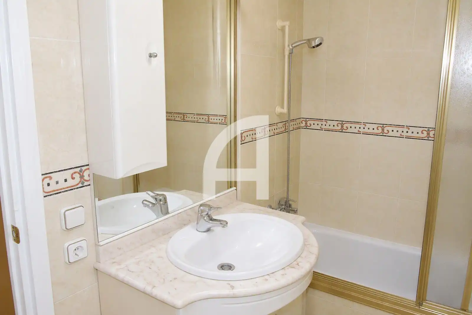 Badezimmer von Dachboden zum Verkauf in Benalmádena mit Klimaanlage, Heizung und Terrasse