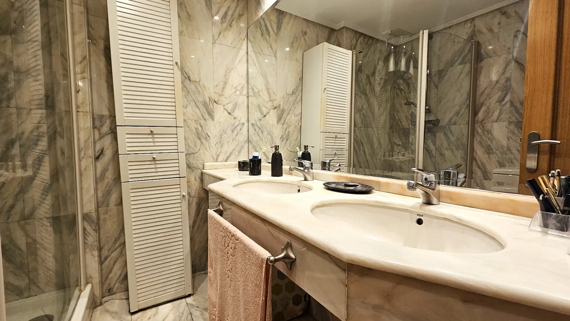 Baño de Casa adosada en venta en Zaragoza con Aire acondicionado, Calefacción y Jardín privado