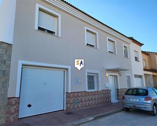 Vista exterior de Casa adosada en venda en Humilladero amb Terrassa i Piscina