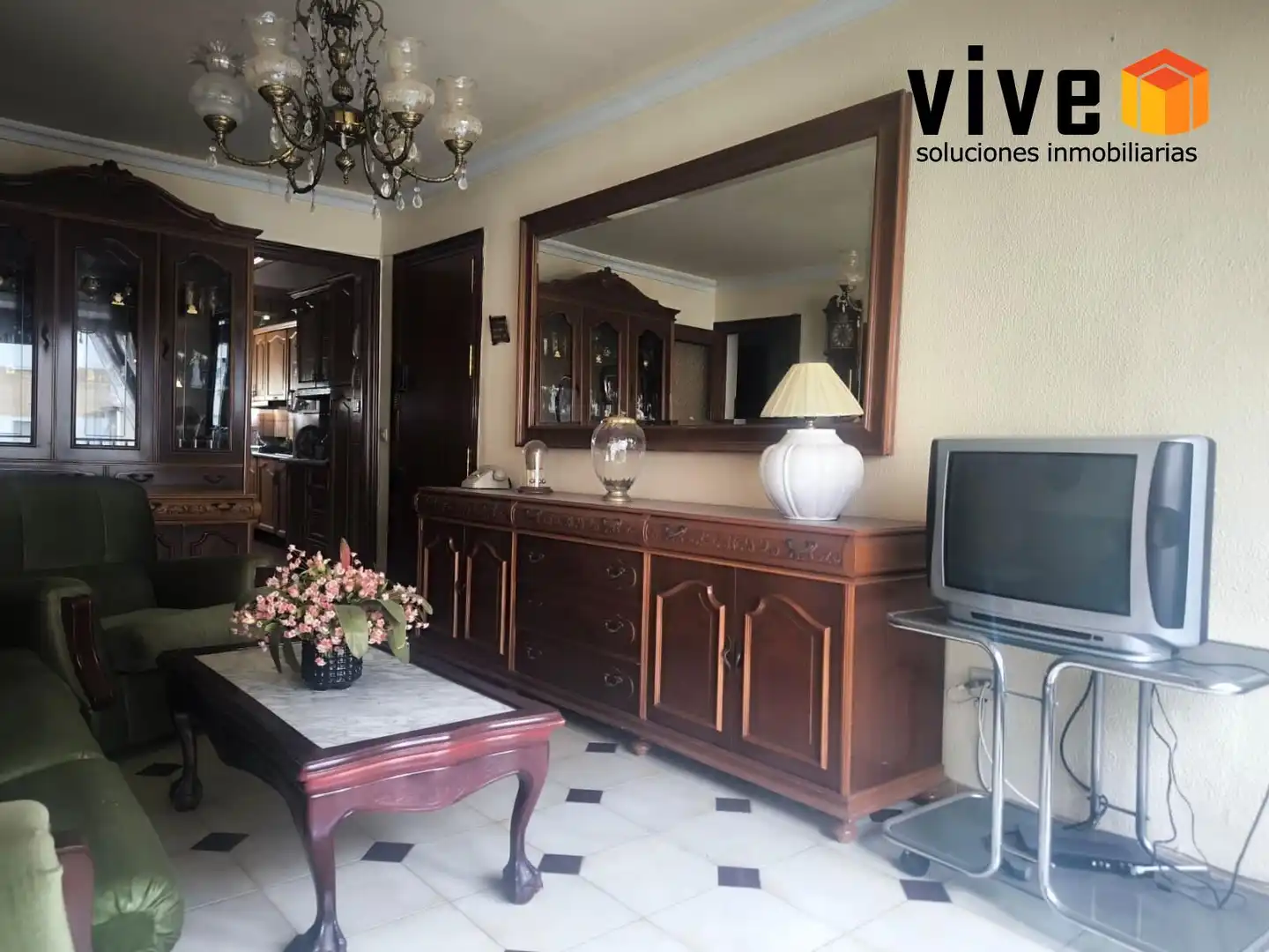 Living room of Flat for sale in Sevilla  with Air Conditioner, Terrace and Furnished