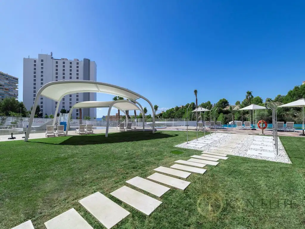 Swimming pool of Flat for sale in Benidorm  with Air Conditioner, Terrace and Swimming Pool