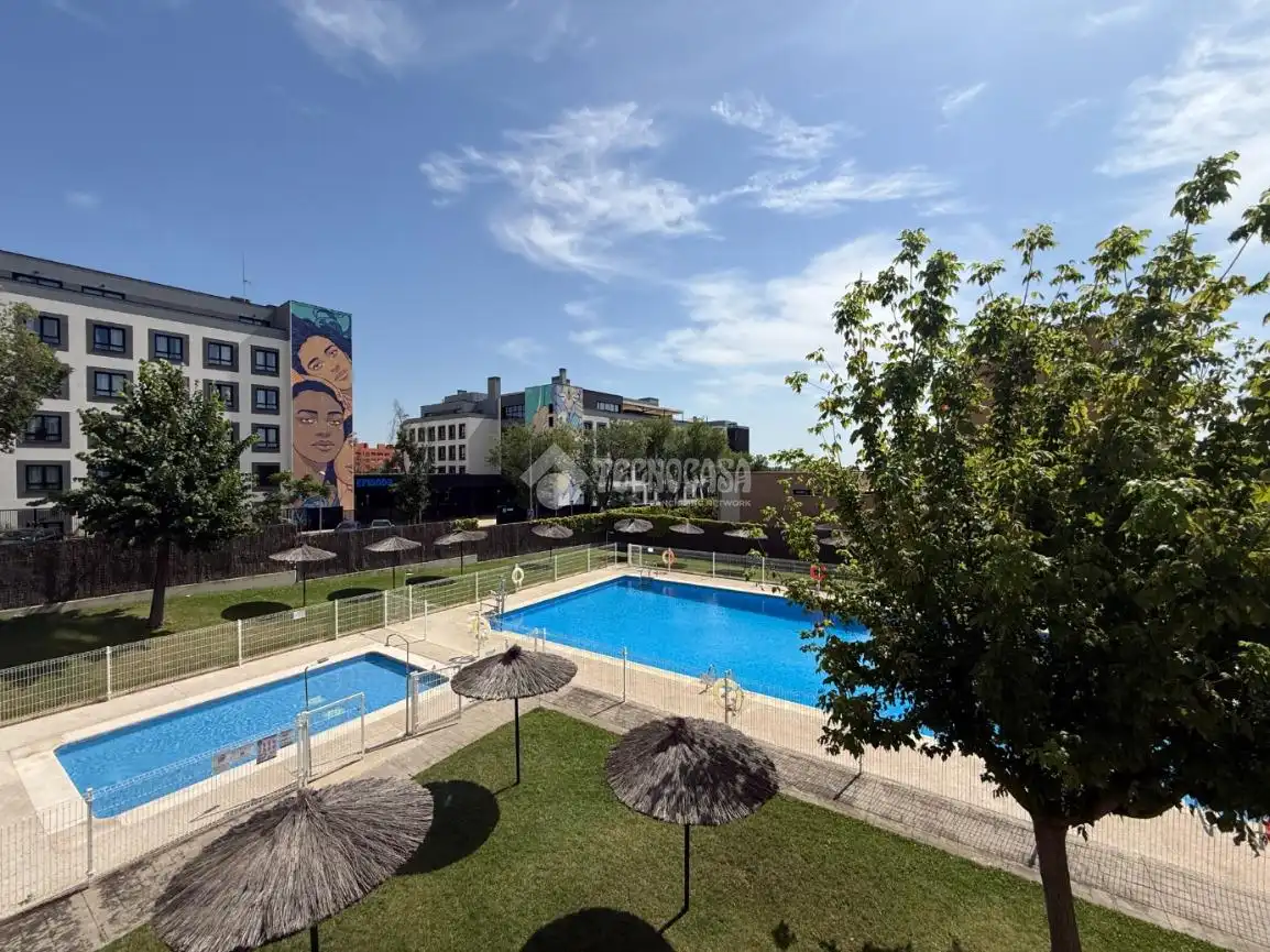 Vista exterior de Pis en venda en Madrid amb Aire condicionat, Calefacció i Piscina comunitària