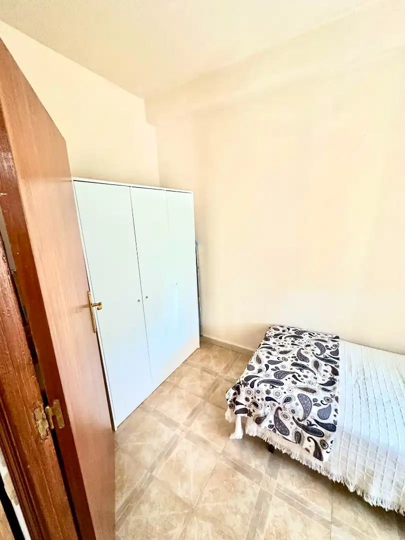 Schlafzimmer von Wohnung zur Miete in Linares mit Möbliert, Ofen und Waschmaschine
