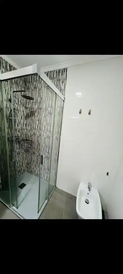 Badezimmer von Wohnung zur Miete in Ferrol mit Parkett und Möbliert