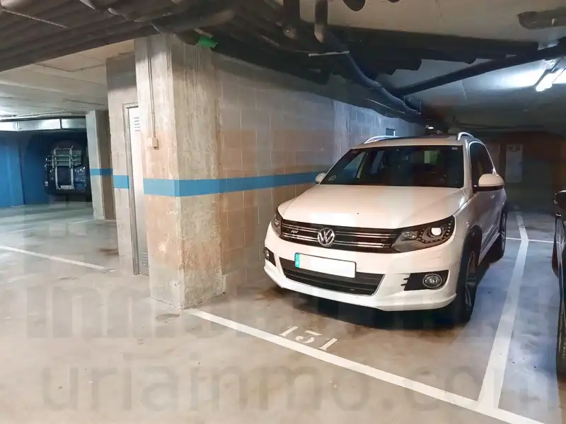 Parking de Piso en venta en Oviedo  con Calefacción, Amueblado y Horno