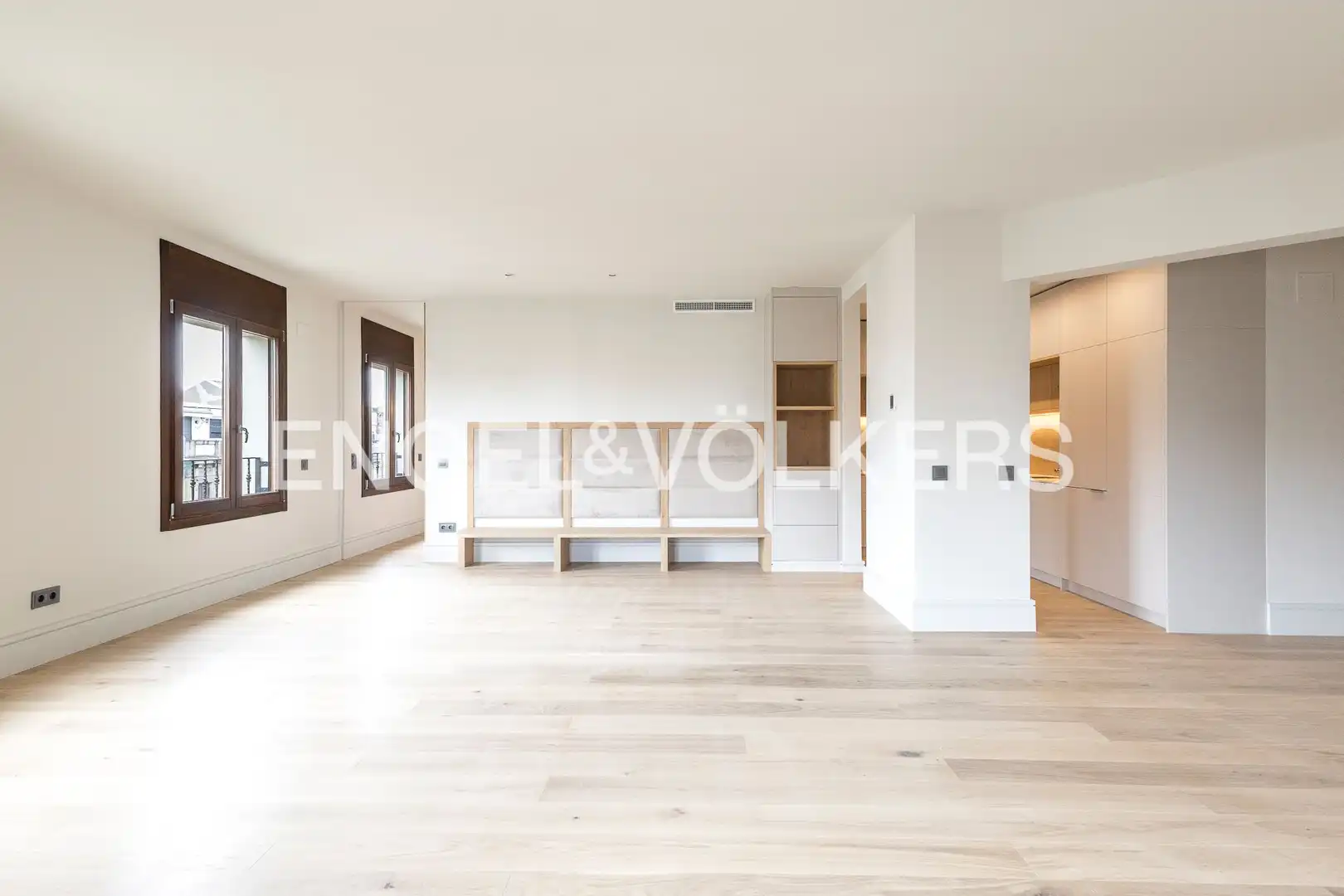 Sala d'estar de Pis en venda en Barcelona amb Aire condicionat, Calefacció i Parquet