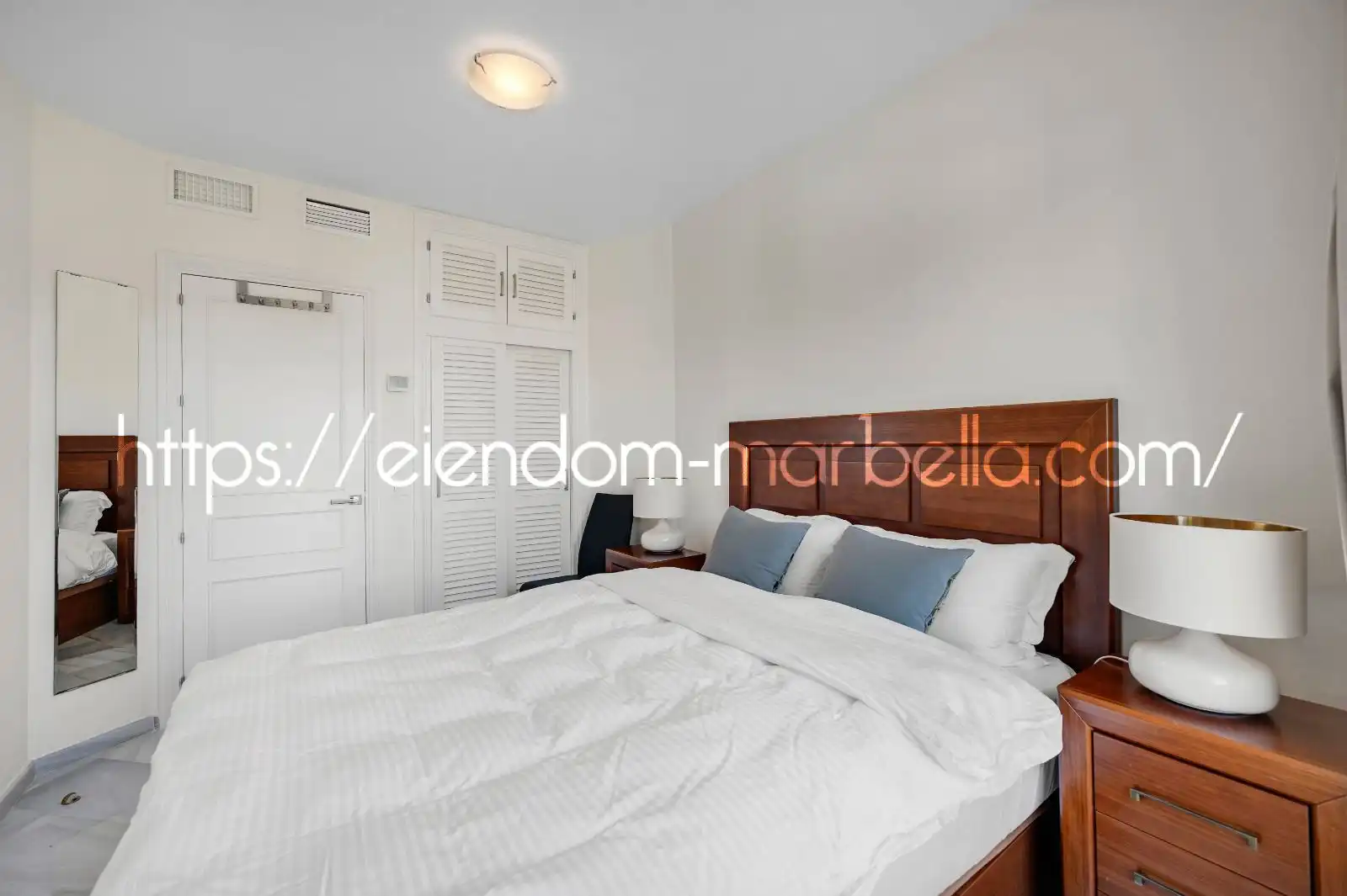 Bedroom of Apartments for sale in Marbella  with Air Conditioner, Terrace and Furnished