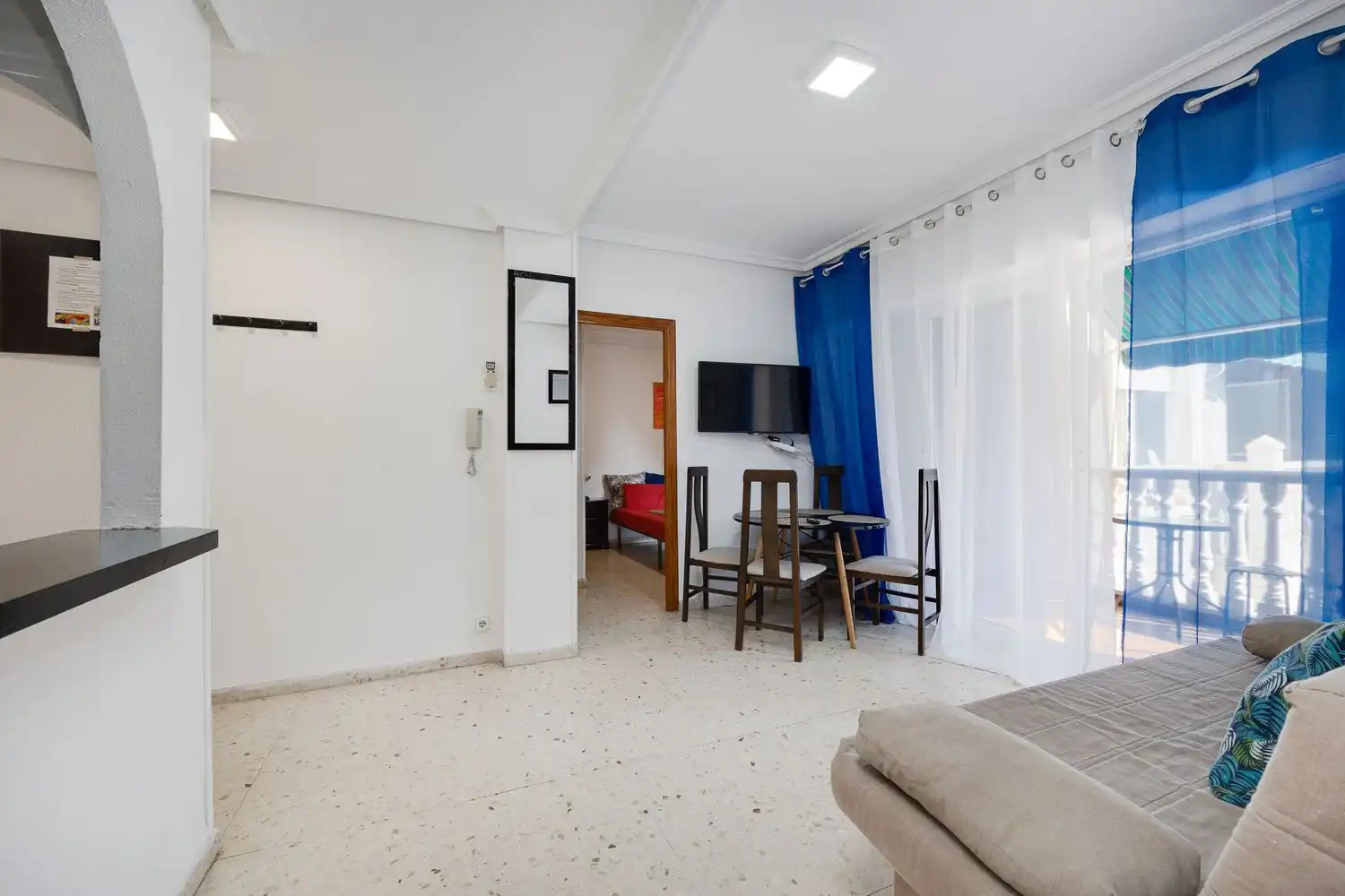 Sala de estar de Piso en venta en Torrevieja con Aire acondicionado, Terraza y Amueblado