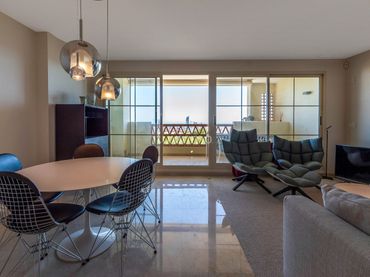 Dúplex con piscina en venta en Golf Bahía