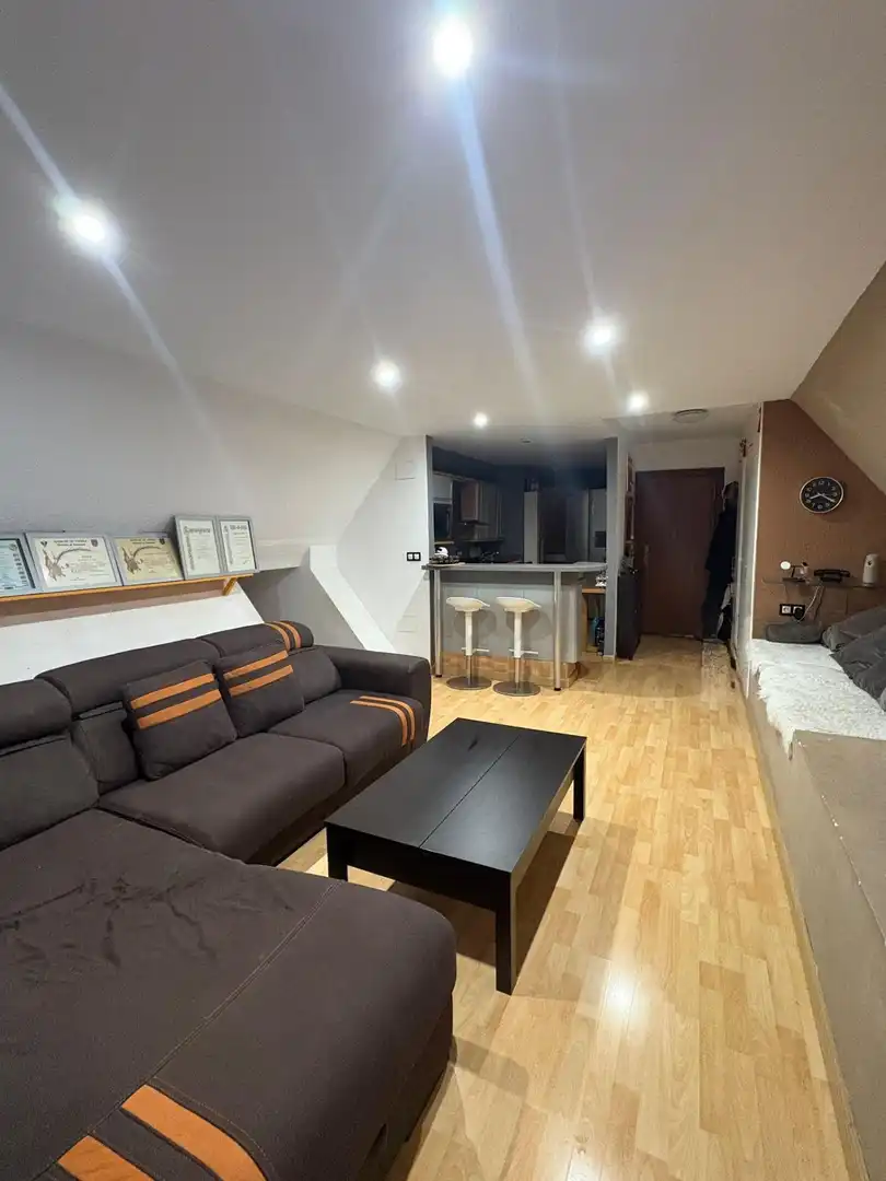 Wohnung zum Verkauf in Málaga mit Klimaanlage, Privatgarten und Balkon