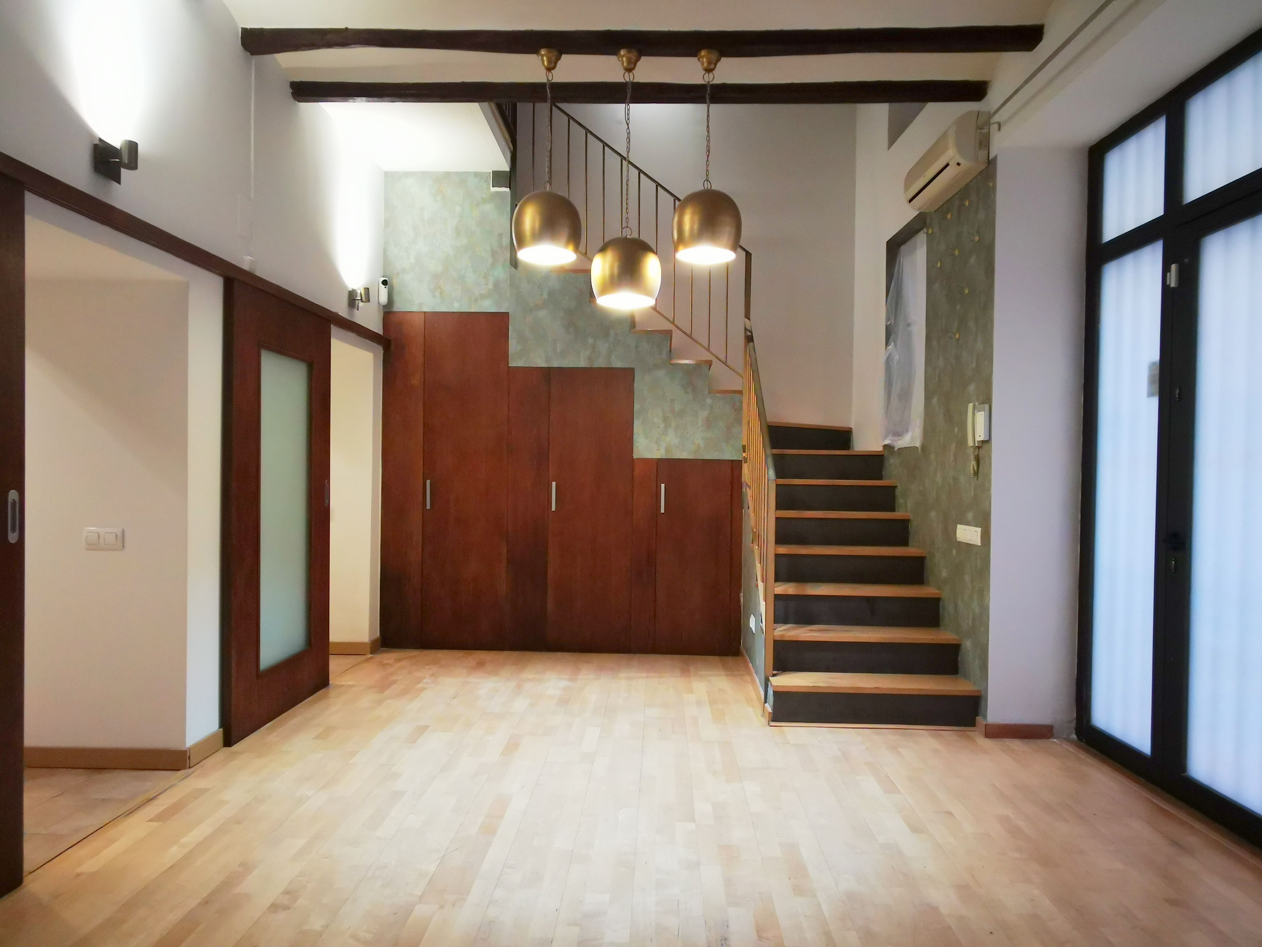 Duplex for sale in  Barcelona Capital  with Air Conditioner, Oven and Washing machine