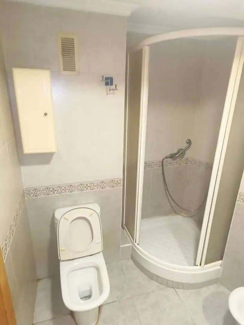 Bany de Pis en venda en Valencia amb Forn, Microones i Alarma