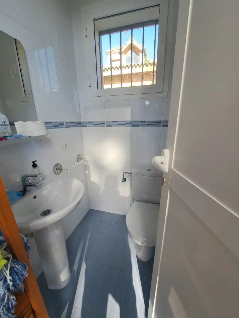 Bany de Casa o xalet en venda en Dos Hermanas amb Aire condicionat, Jardí privat i Terrassa