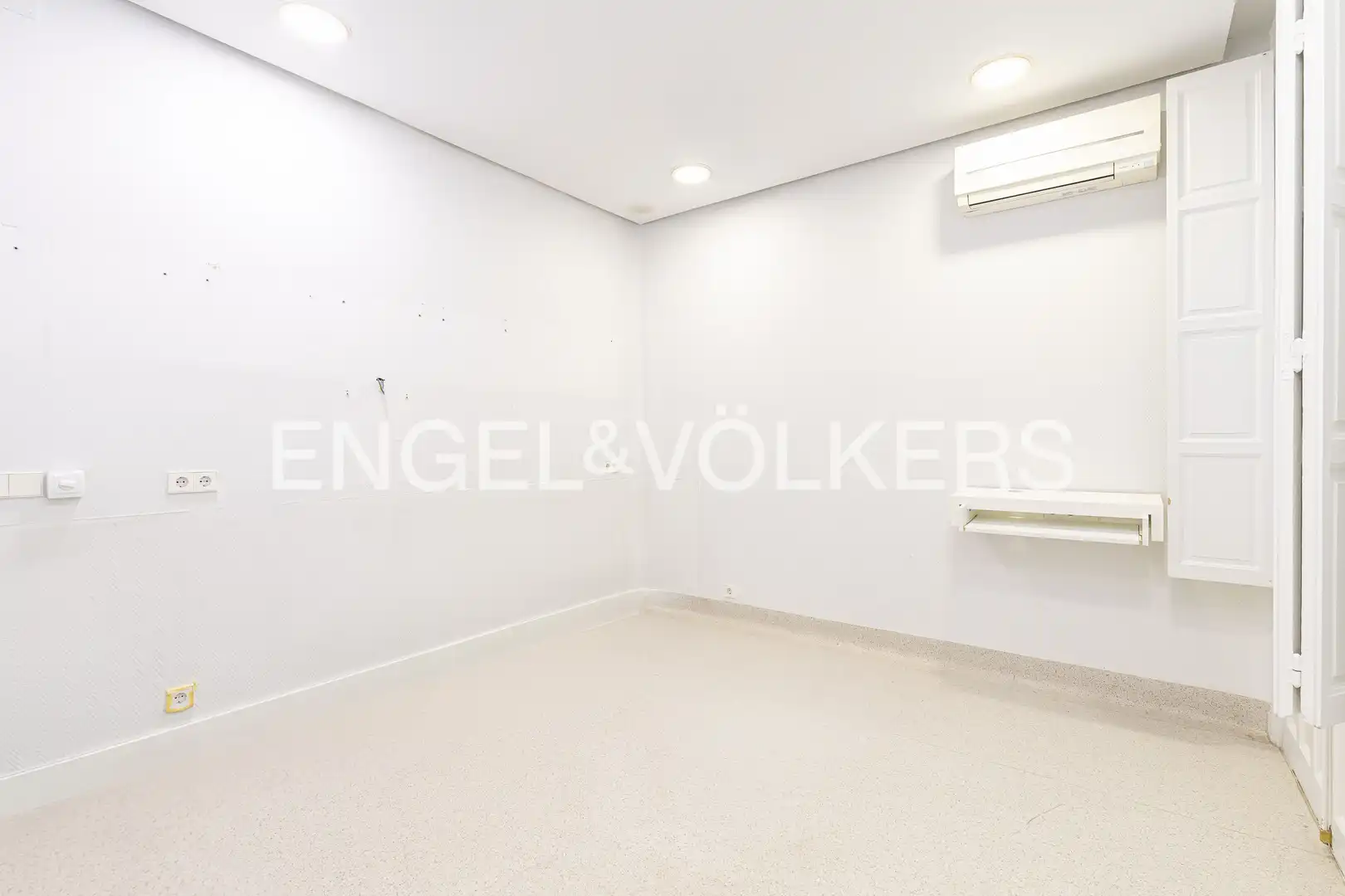 Piso en venta en Madrid con Calefacción, Trastero y Balcón