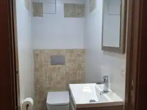Badezimmer von Wohnung zur Miete in Burgos mit Heizung, Parkett und Terrasse