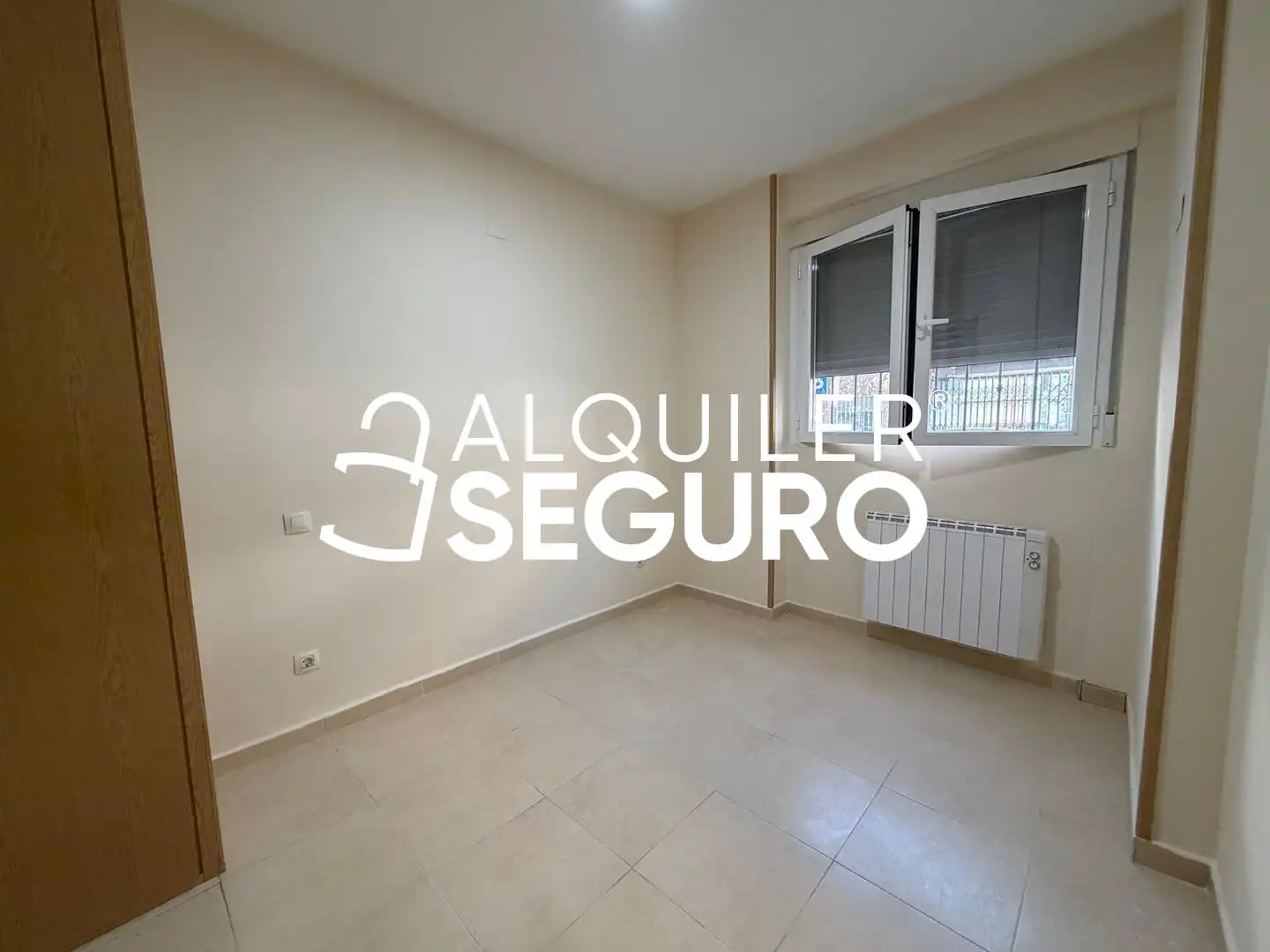 Piso de alquiler en Rafael San Narciso, Palomeras Bajas