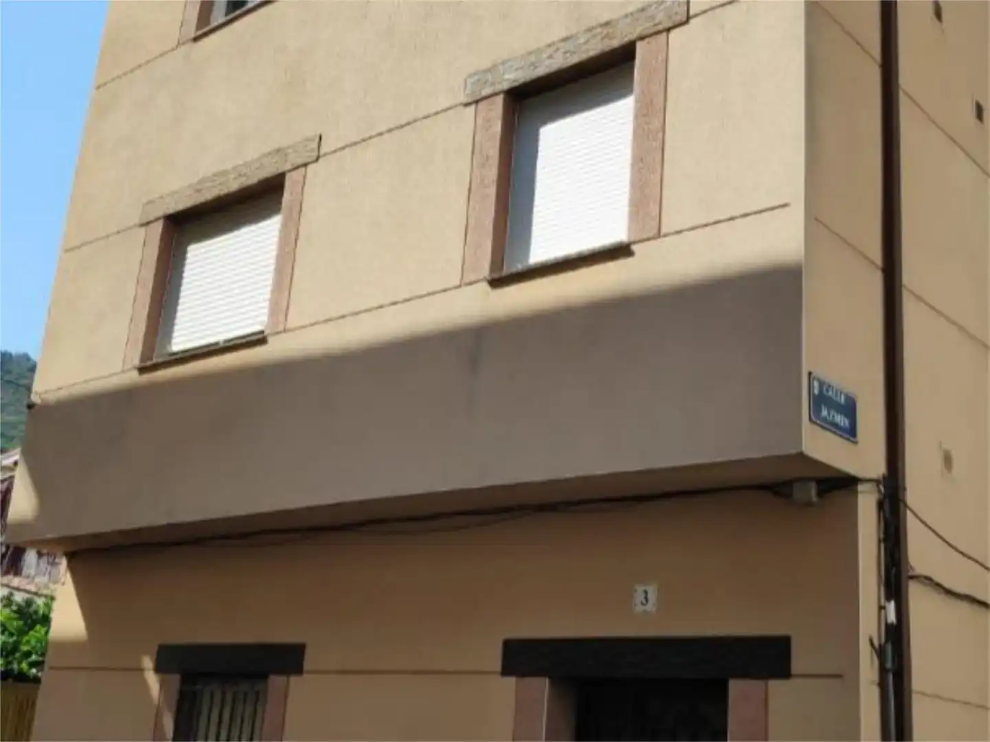 Vista exterior de Casa adosada en venda en Cabezuela del Valle amb Traster i Balcó