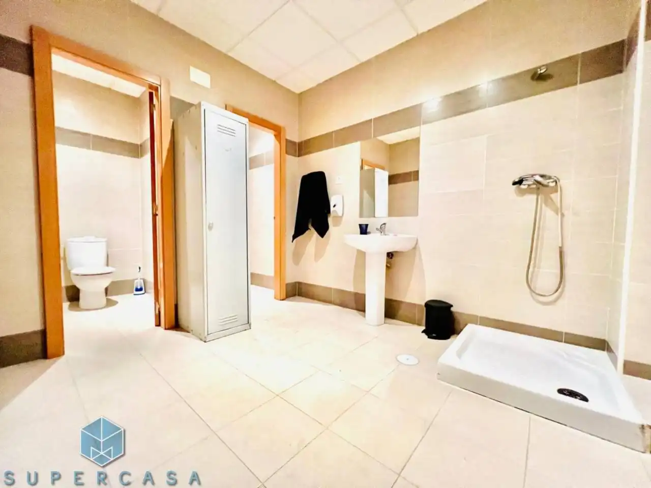 Baño de Local de alquiler en Toledo con Alarma