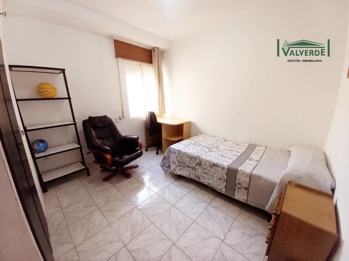 Schlafzimmer von Wohnung zur Miete in Granada mit Möbliert, Waschmaschine und Mikrowelle