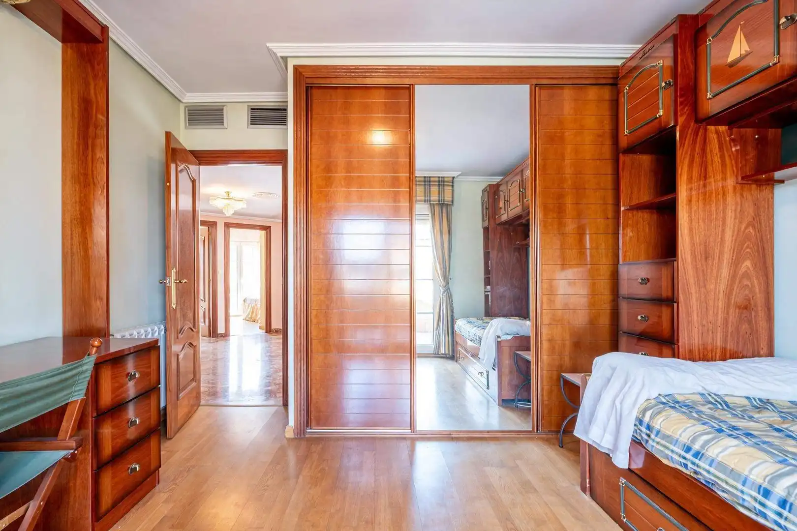 Dormitori de Casa o xalet en venda en Zaragoza amb Jardí privat, Terrassa i Traster