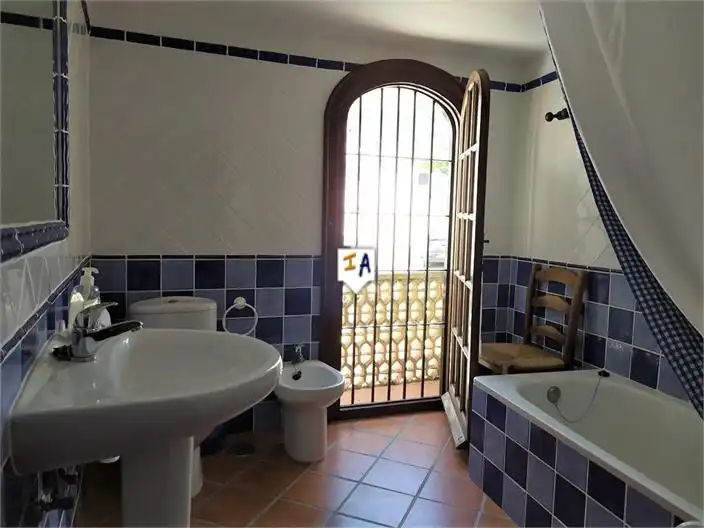 Bany de Casa adosada en venda en Alfarnatejo amb Terrassa i Traster