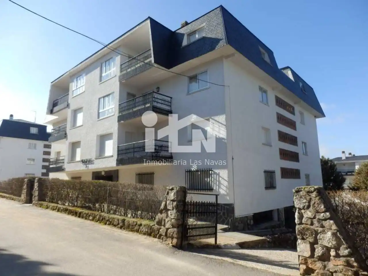 Exterior view of Flat for sale in Las Navas del Marqués   with Heating, Terrace and Storage room