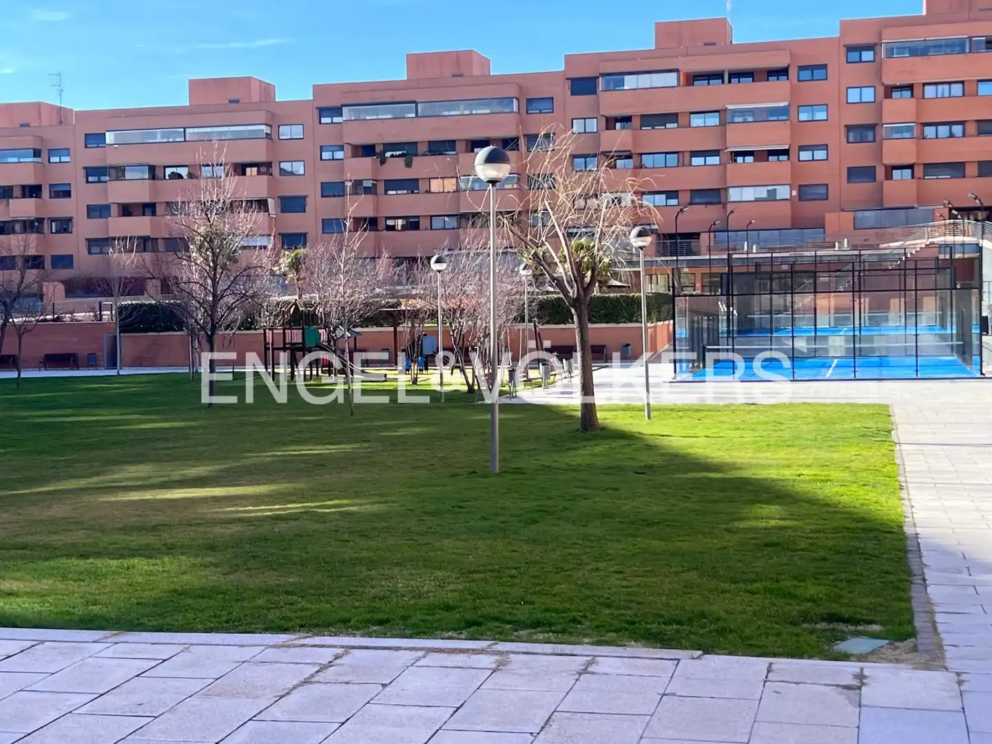 Vista exterior de Apartamento de alquiler en San Sebastián de los Reyes con Aire acondicionado, Calefacción y Jardín privado