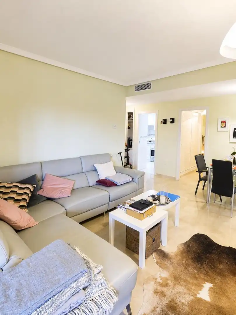 Sala de estar de Piso en venta en Benalmádena con Aire acondicionado, Terraza y Piscina comunitaria