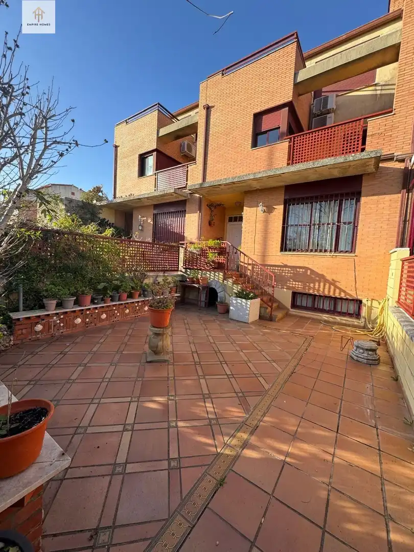 Vista exterior de Casa adosada en venda en Cáceres amb Aire condicionat, Calefacció i Terrassa
