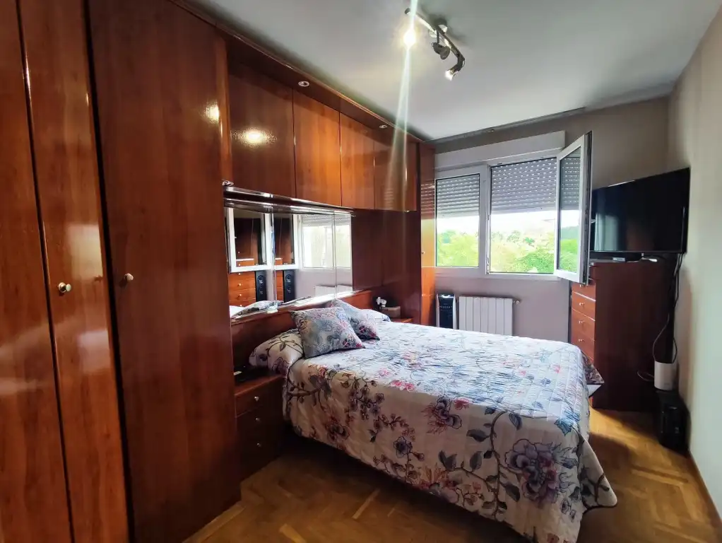 Habitación de Piso en venta en Gijón  con Calefacción, Trastero y Horno