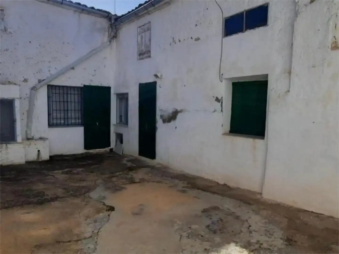 Vista exterior de Piso en venta en Montealegre del Castillo, Albacete