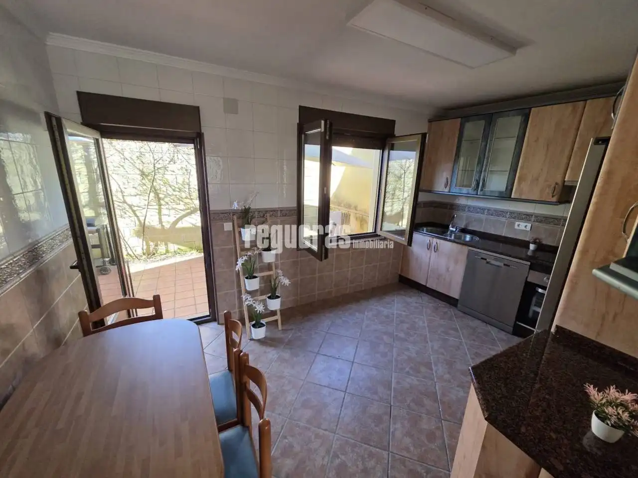 Cocina de Casa o chalet en venta en Avilés con Calefacción, Jardín privado y Amueblado
