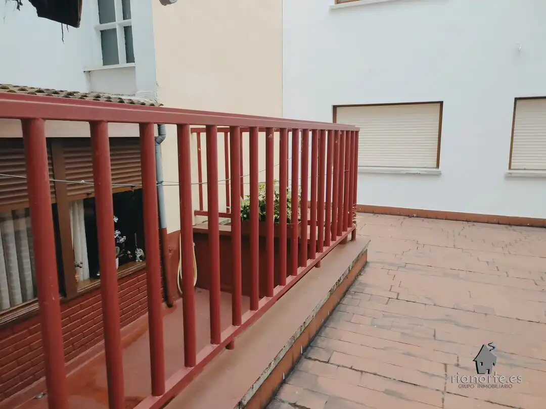 Terrassa de Pis en venda en San Martín del Rey Aurelio amb Calefacció i Moblat