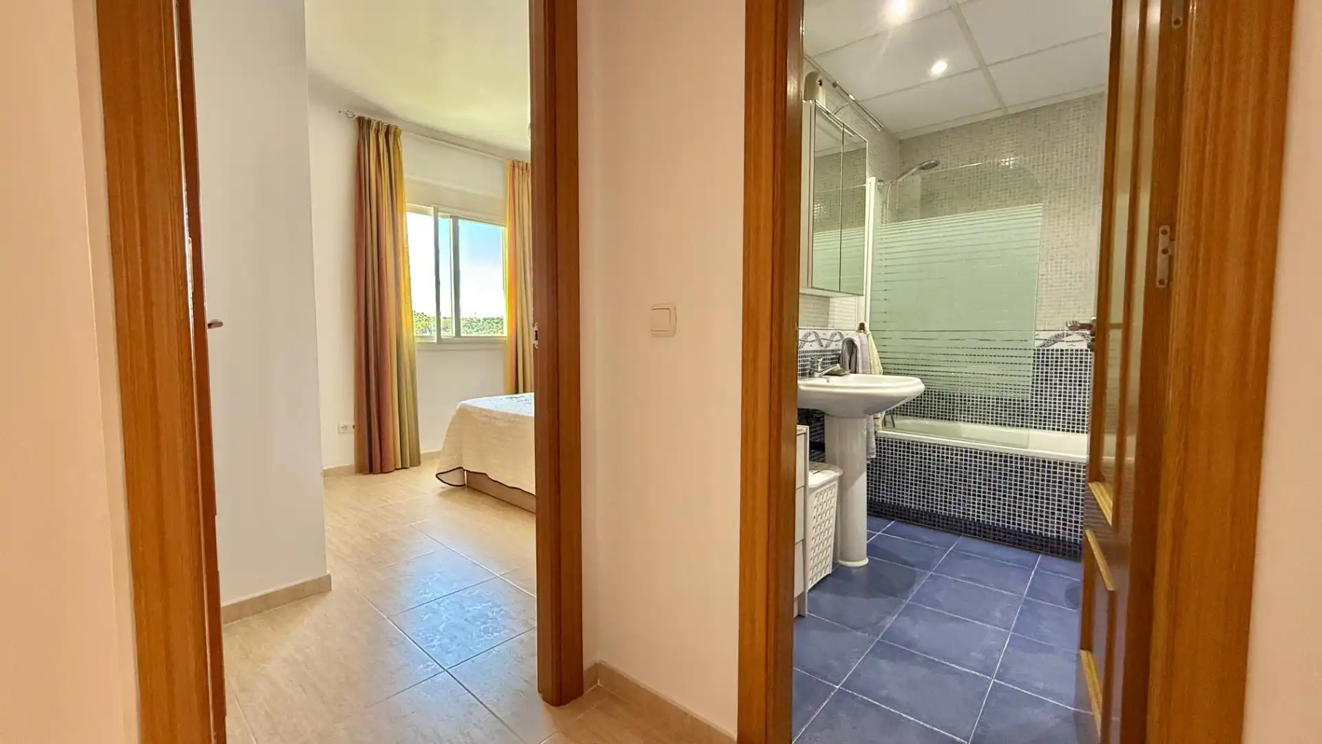 Badezimmer von Wohnung zum Verkauf in Mijas mit Klimaanlage, Terrasse und Möbliert