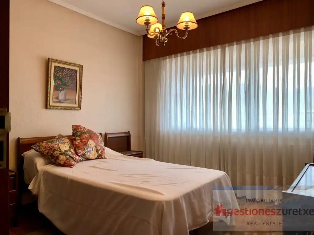 Bedroom of Flat for sale in Bilbao 