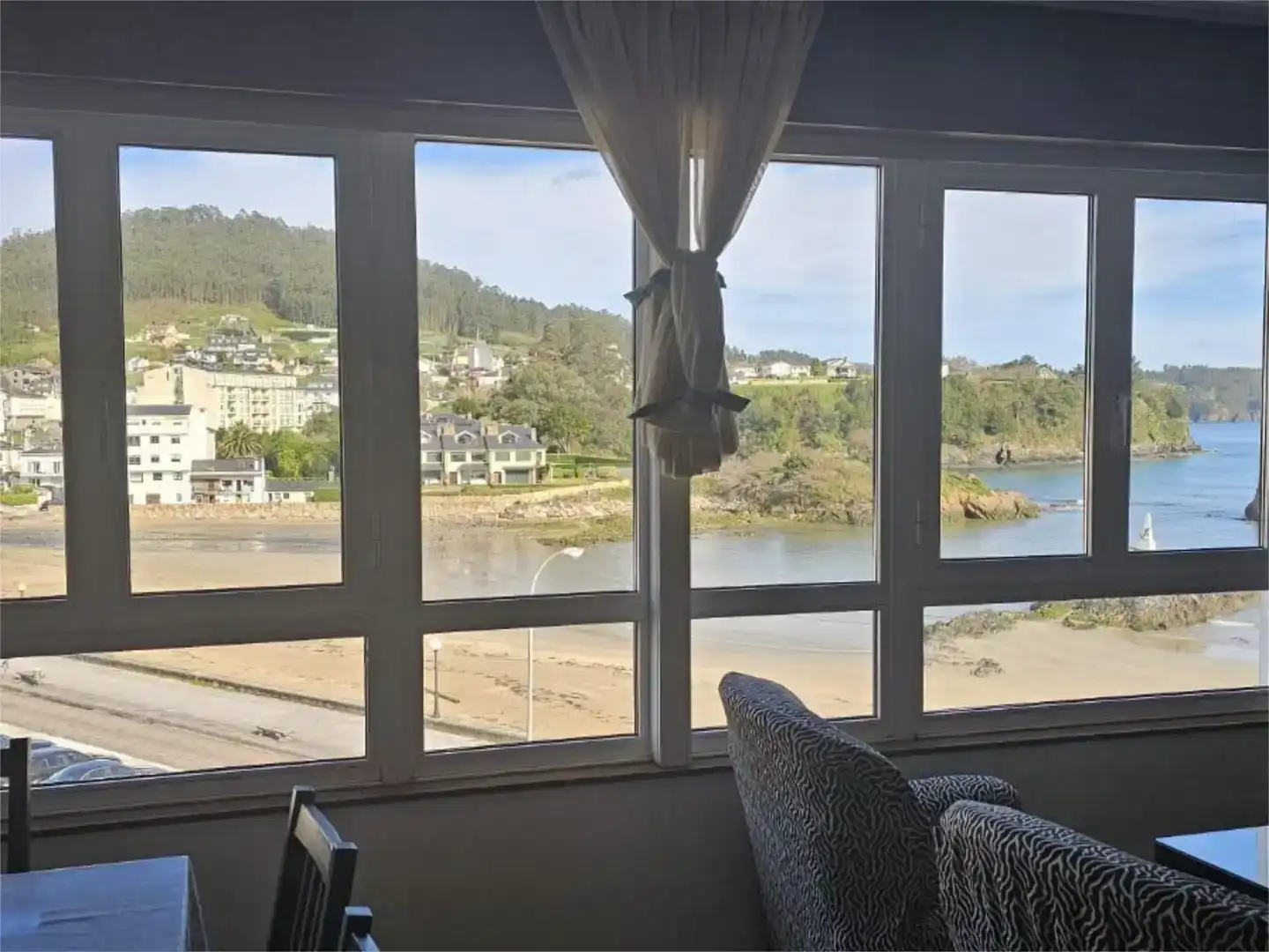 Schlafzimmer von Wohnungen zur Miete in Viveiro mit Parkett und Möbliert